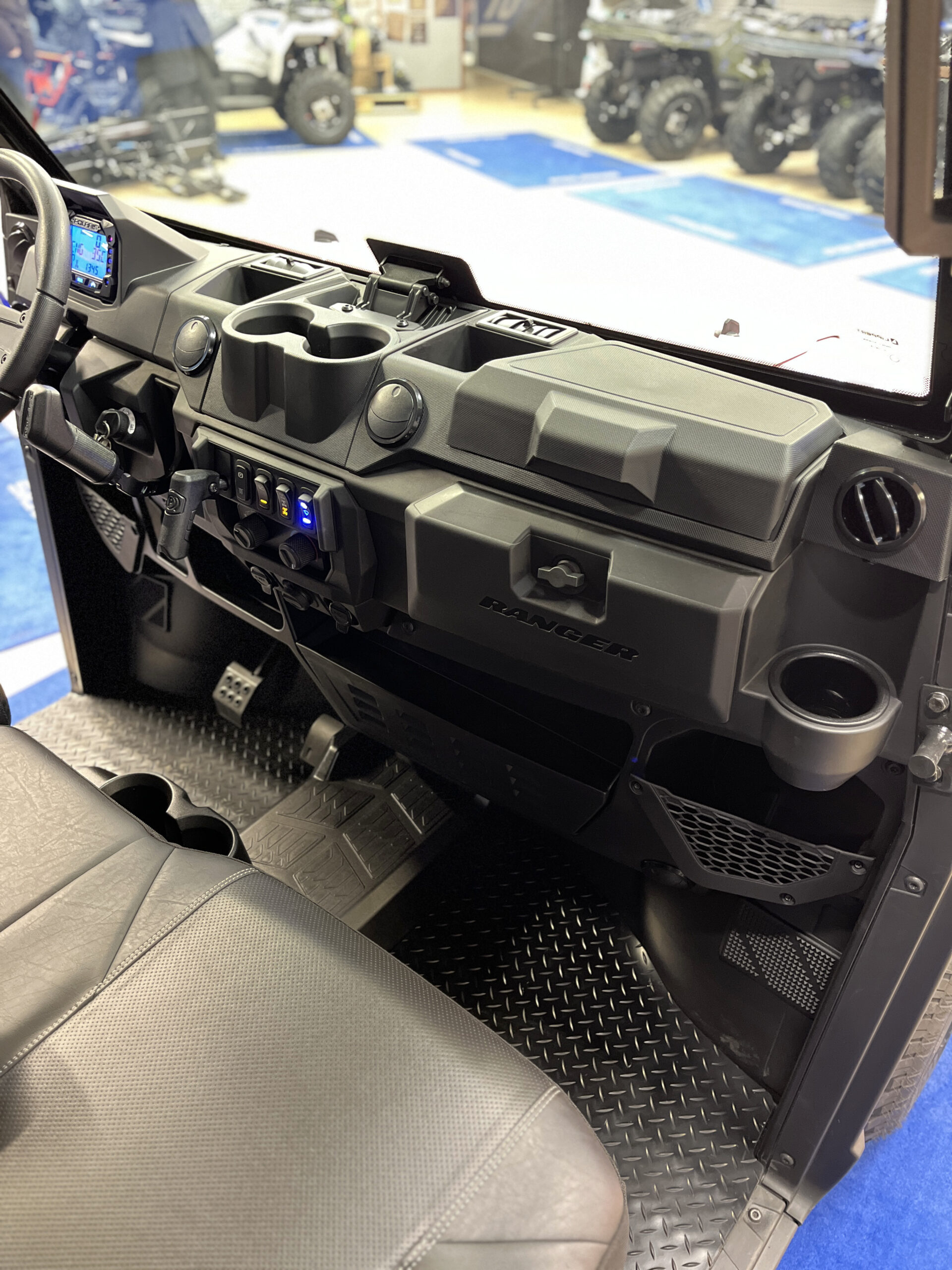 POLARIS RANGER DIESEL EPS 4X4 T1b ProFit lämpöhytillä - Image 37